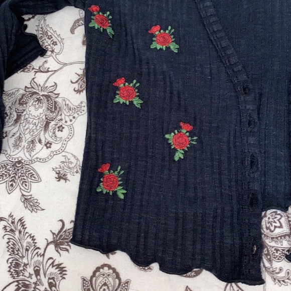 Brand Self esteem size XS color black with red roses - Picture 4 of 5